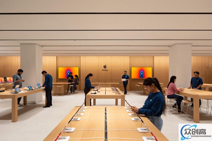 印度第二家苹果 Apple Store 零售店在新德里开业，库克出席仪式(1)